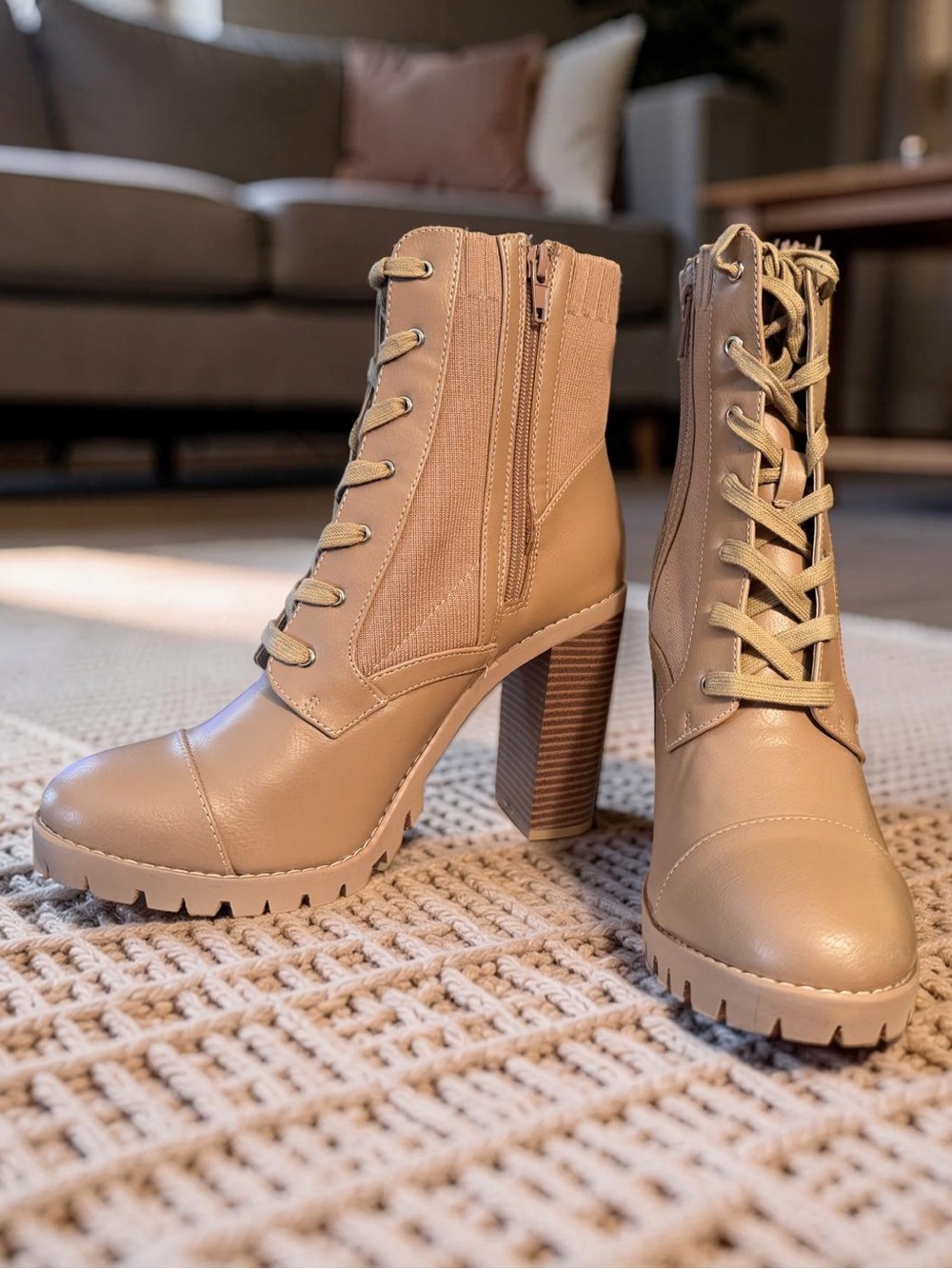 BCBGeneration NWT Sz 11 Tan Lace-Up Chunky Heel Ankle Boots (SH368)